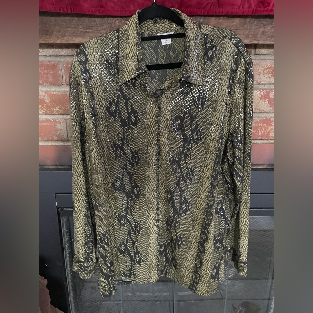 Long button down green snake skin (manufactured materials) women’s top.  XXL